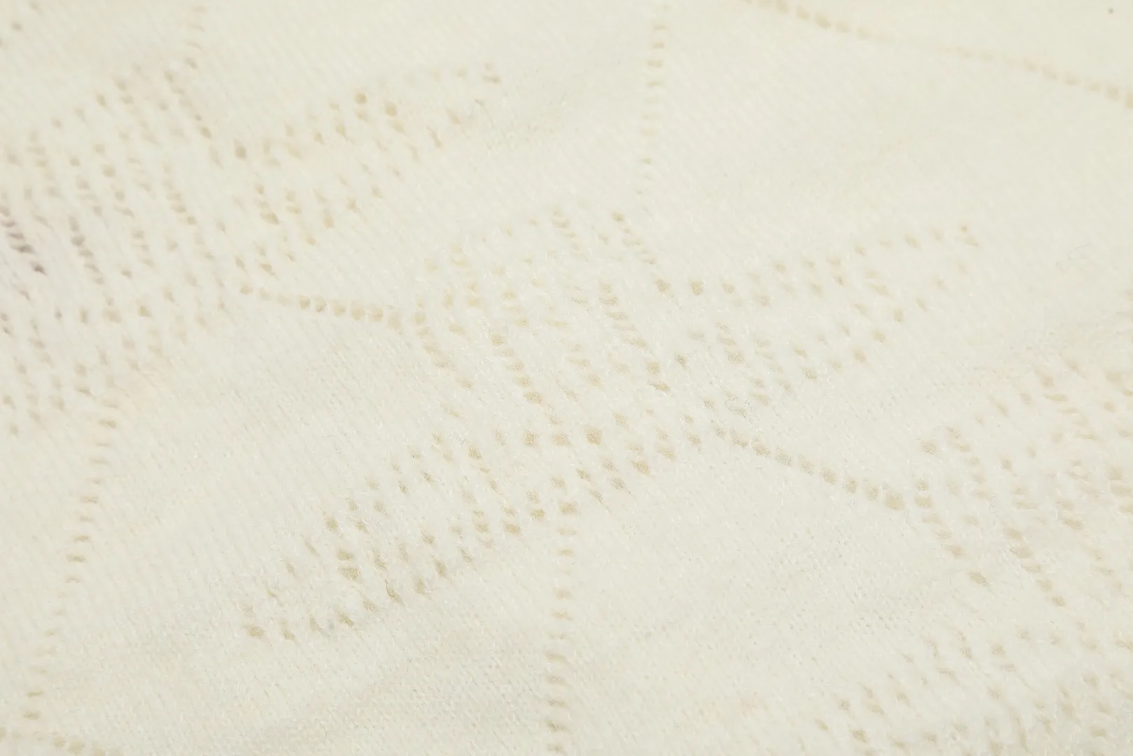 VIVI126 vivienne west wood 24 new style hollow pattern inscribed pattern heavy industry design knitted cardigan. The hollow pattern is Saturn, very special. Queen Mother of the West Vivian heavy industry show limited cardigan knitted sweater wool 2024 autumn latest style Size: S -M- L Color: white black